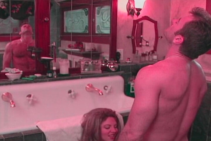 THAGSON RETRO: Une brune séduisante dans la salle de bain : délice oral...