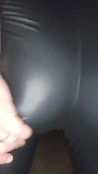 Você poderia durar os 10 minutos completos da minha bunda perfeita em calças wetlook