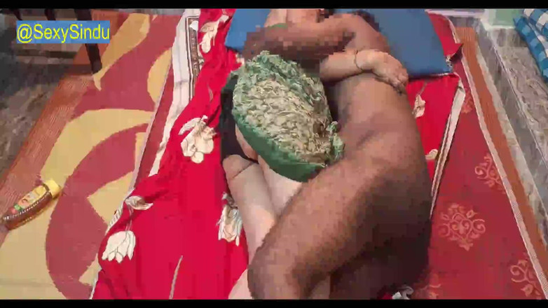 Sexy sindu: 印度素人家庭主妇纱丽自拍性爱视频