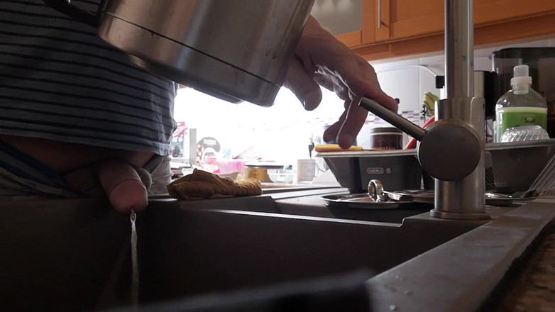 Rafael Torreano: Утреннее писанье в кухонную раковину