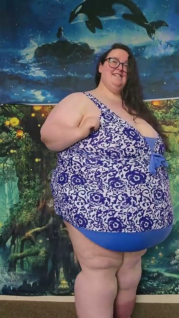SSBBWLadyBrads: Ssbbw gigantisch dik lichaam zwempak met hulp