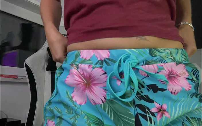Annika Rose: Sludge Pushing - I'll Sit on You!