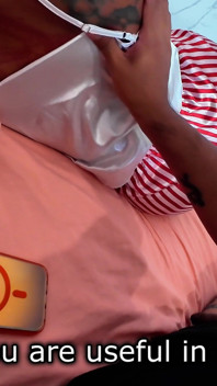 Hermanastros compartió cama y tiene sexo