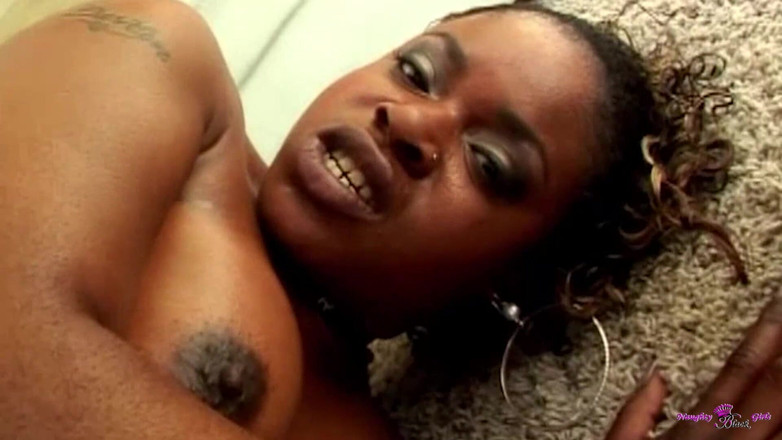 Naughty Black Girls: 존 스트롱을 한 구멍에, 다른 구멍에 마이클 스테파노를 따먹는 섹시한 Nyeema Knoxxx