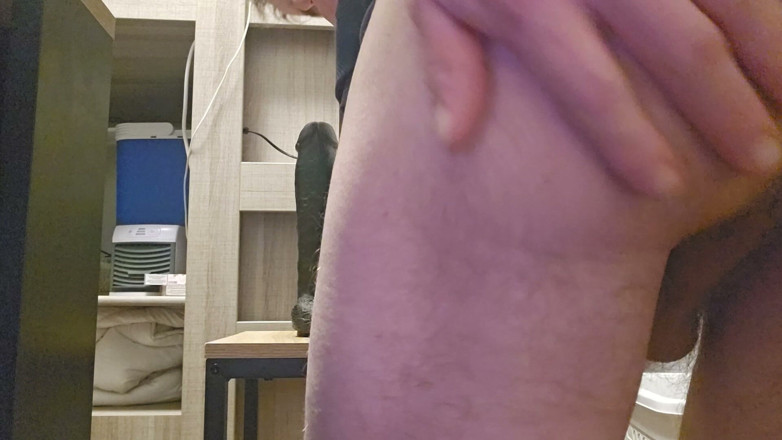 Assdildoxxl: Chupe o dildo 27x6,5cm e monte no banquinho