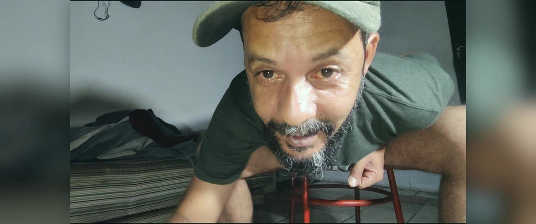 Stink HairyMale: Debout, moment de détente 4K