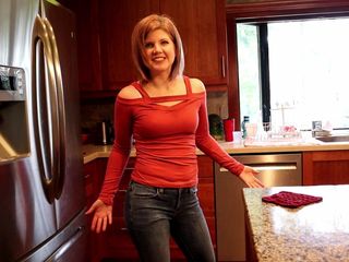 Housewife Ginger: Adakah ibu tiri awak dianggap MILF