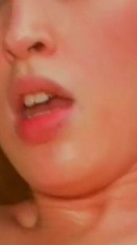 Sex în trei sexy în aer liber cu două gagici excitate și futai dur
