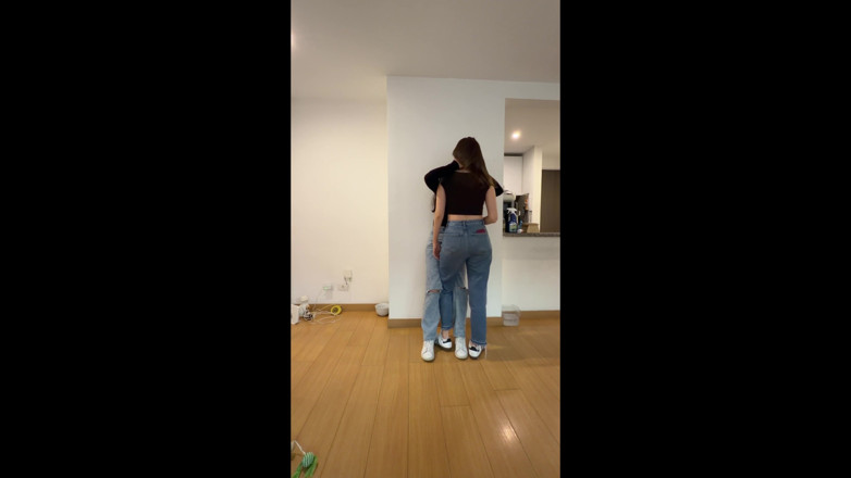 scarlettandc: Main-main dengan kasut sukan saya