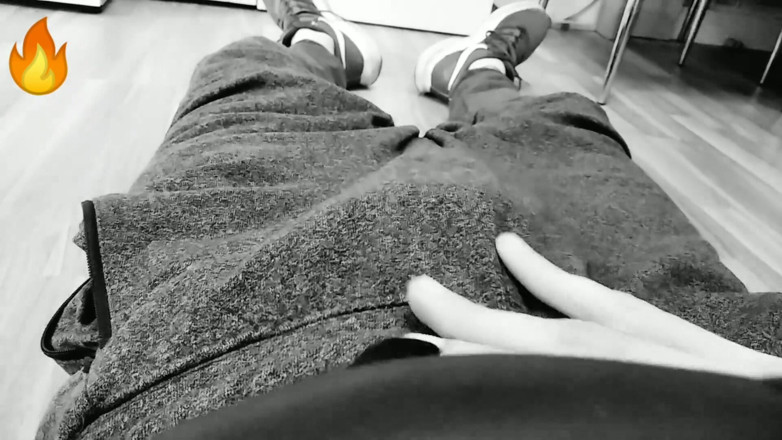 Elvissc: Köstlicher und leckerer riesiger schwanz wird für schwarz-weiße liebhaber masturbiert!