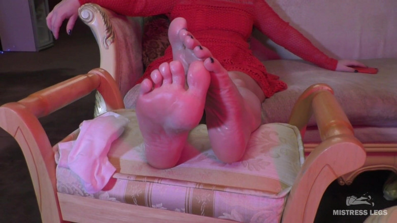 Mistress Legs: Divine and wrinkled oiled soles and toes to worship