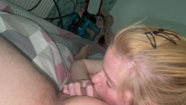 Teamfreeki: Girlfriend giving me a blowjob