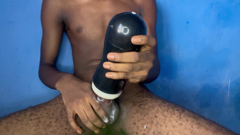 Mrinnocent69 Solo: Jucăria mea de pizdă m-a făcut să ejaculez în 5 minute