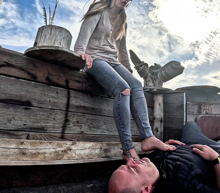 Mistressyammyboots: 足元の力