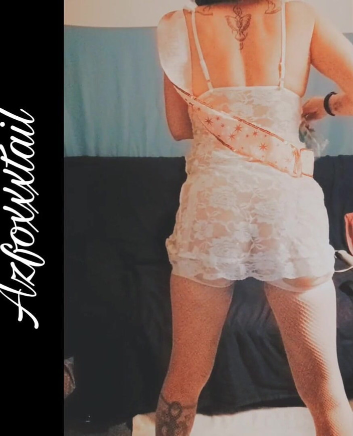 AzFoxxxTailPhelicia: Birthday fan dance whip