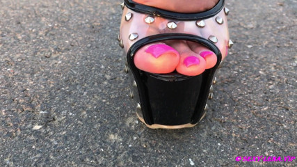 Goddess Lena: Promenade talons hauts sur le plateau