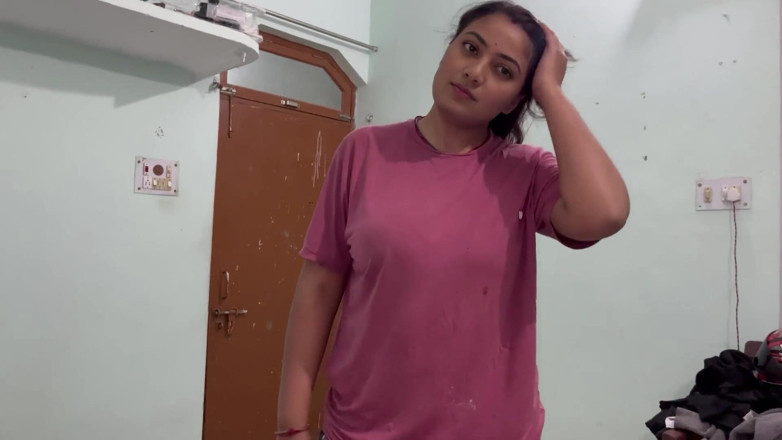 Hotty_ragini: Minha grande meia-irmã estava com raiva de mim, compartilhamos cama...