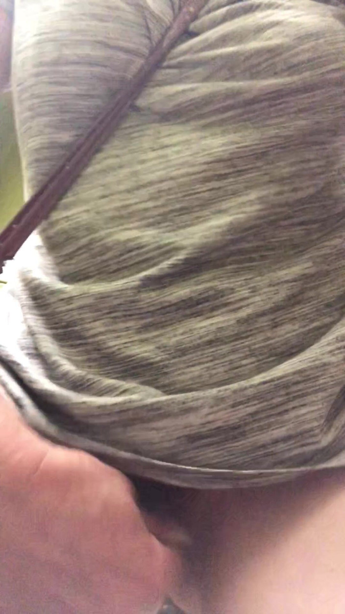 Pissing Paradise: スティンキー・オッシットが旅先でホットでセクシーなミルフを驚かせる