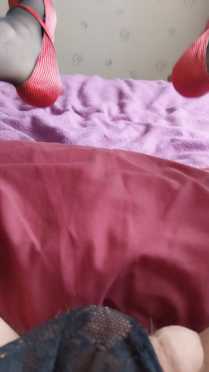 Cindy Belfast: Sissygasm con un plug anale splendido clitoride