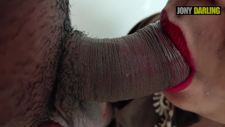 Jony Darling: Prim-plan cu supt pula lui Tinny adânc în gât
