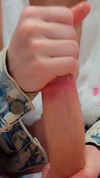 Nachbarin gibt pOV-schwanzmassage mit ihren kleinen titten