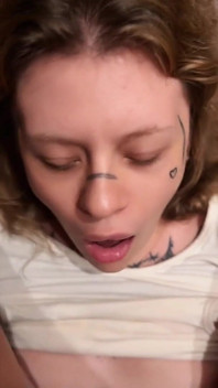La moglie mi fa un deepthroat e si fa distruggere la figa