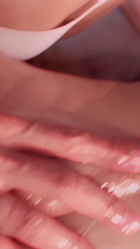 Bu yarak boşalıyor! Döle aç orta yaşlı seksi kadın beni emiyor.