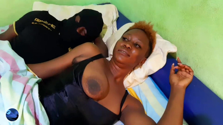 Morty Black: Condividi un letto con il patrigno arrapato finisce con un...