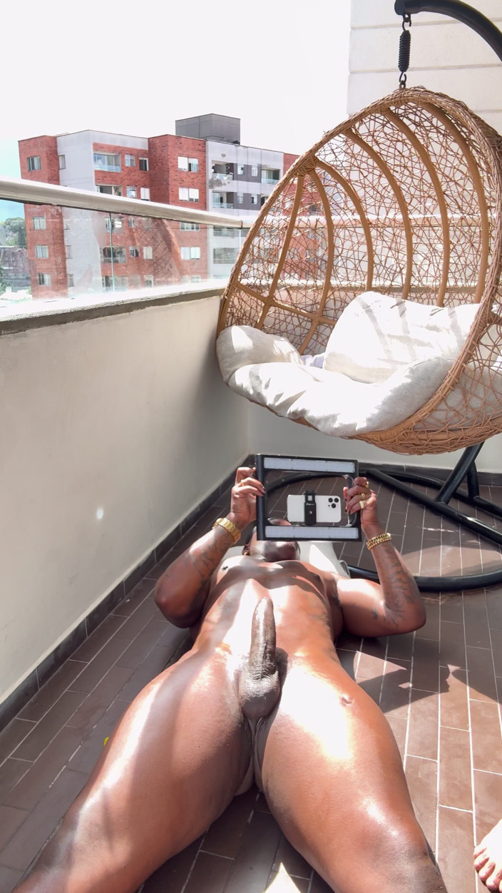 DADDYBLACKXXX: Columbian Body Builder Flip futându-se cu o pulă mare și neagră...