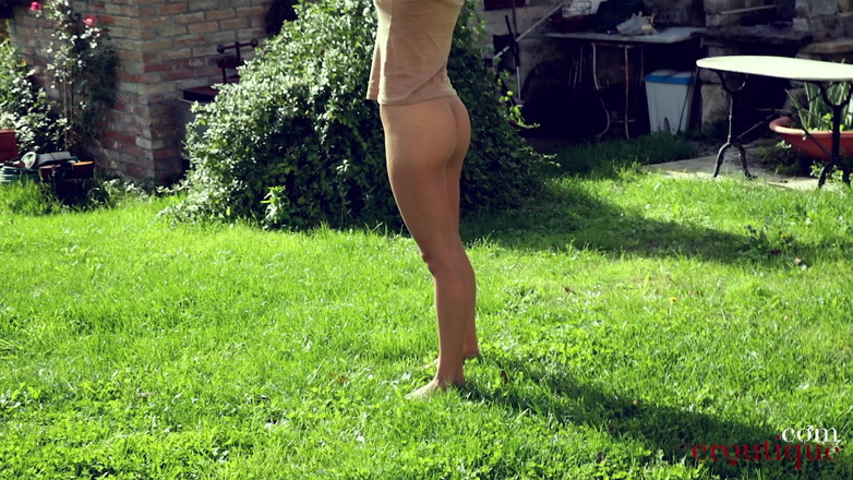 Eroutique: 야외 오르가즘을 느끼는 빅토리아 강아지