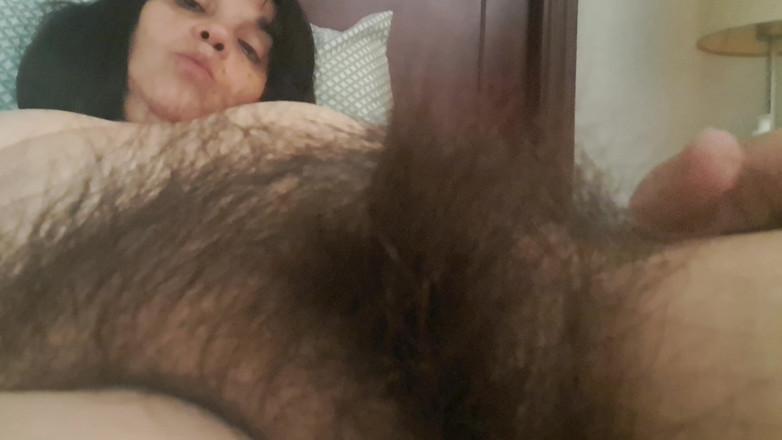 Mommy big hairy pussy: Зрелая волосатая и влажная киска