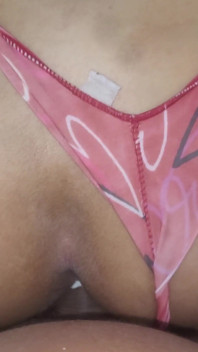 Spermă fierbinte în curul unei mame sexy