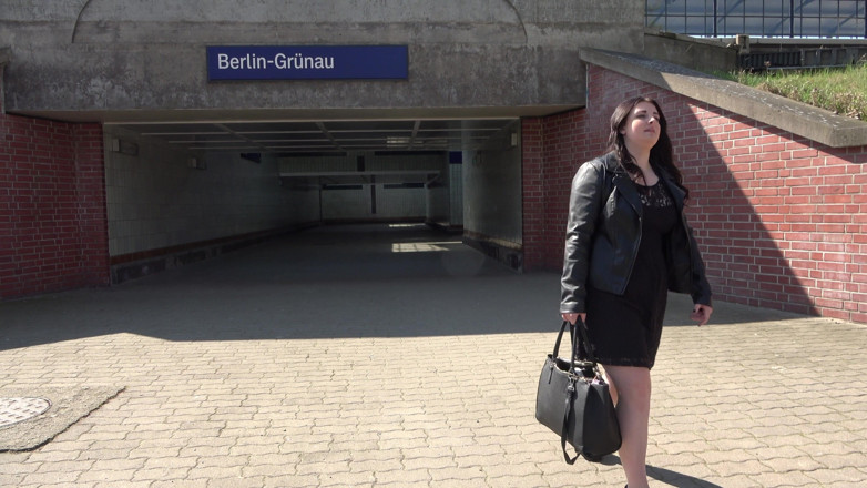 German amateur - 100% German hardcore videos: Curvei germane grase îi place să se pișe în public