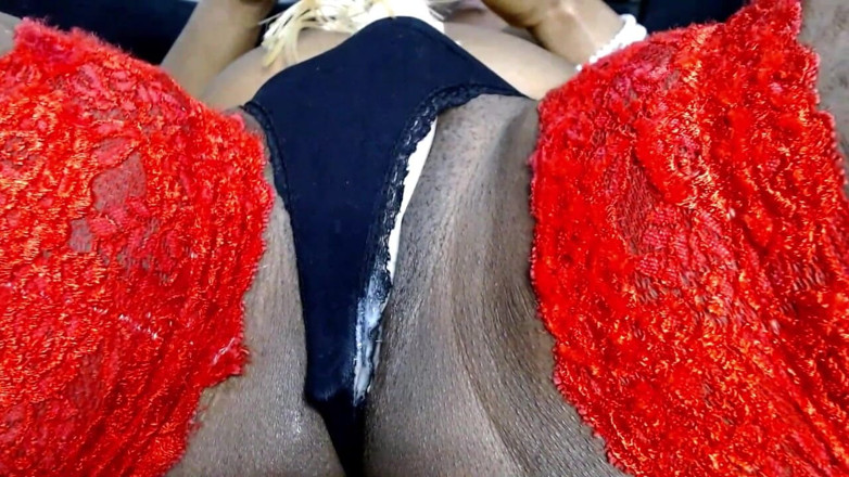 Maeling: Suka wepchnięta w cipkę lalkę jako Sex Toy - Two