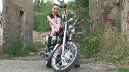 Public Entertainment: Cagna in bici