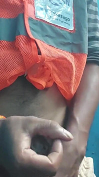 Aku ejakulasi hari ini setelah ngeliat tante tamil di kamar mandi