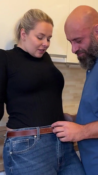 Busty Agent Nieruchomości Ostro Wyruchany Przez Klienta Wielkiego Kutasa