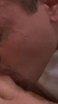 Tiffany Rayne a tellement faim de bite qu’elle se fait baiser par la chatte et le cul