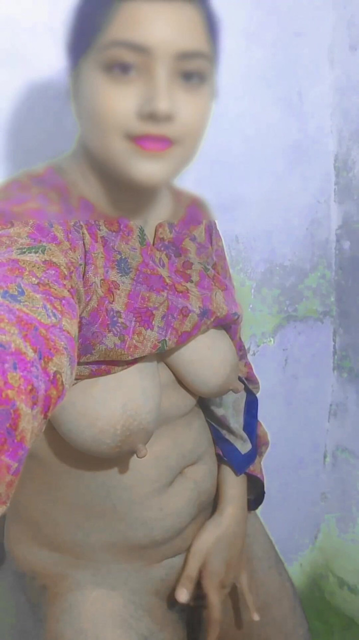 Muscool: Hintli güzel kız sevgilisiyle görüntülü görüşmede parmaklıyor, görüntülü görüşme mms