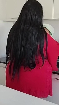 Donnona matura MILF seduce giovani, solo fan al rallentatore