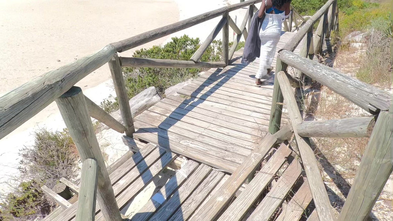 Black Swan: Секс на пляже - чуть не застукали за сексом на тихом пляже