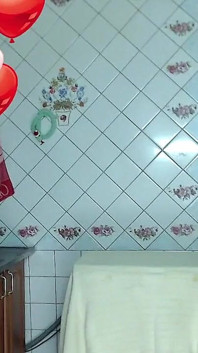 Gorąca gospodyni Lukerya marzy o lecie w kuchni