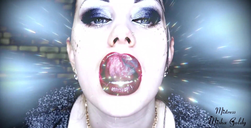 Goddess Misha Goldy: Vezměte si láhev vašich oblíbených sniffers