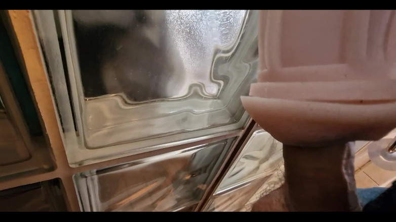 Awesome A: 나는 누군가가 그 유리 벽 뒤에 있기를 바랍니다