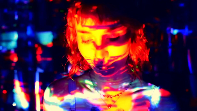 Quente club: The Shadows That Inhabit Me