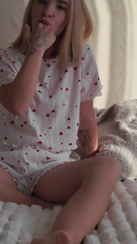 Female Masturbation in Close up with Two Fingers Until Orgasm!
