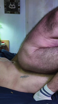 Padrastro peludo es follado por una polla monstruosa