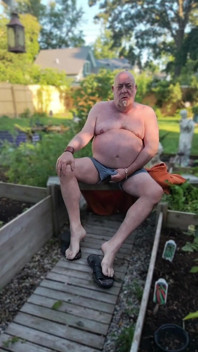 Genieten van mijn achtertuin - naakt!