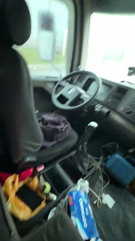 Sex in einem auto mit einem transvestit.