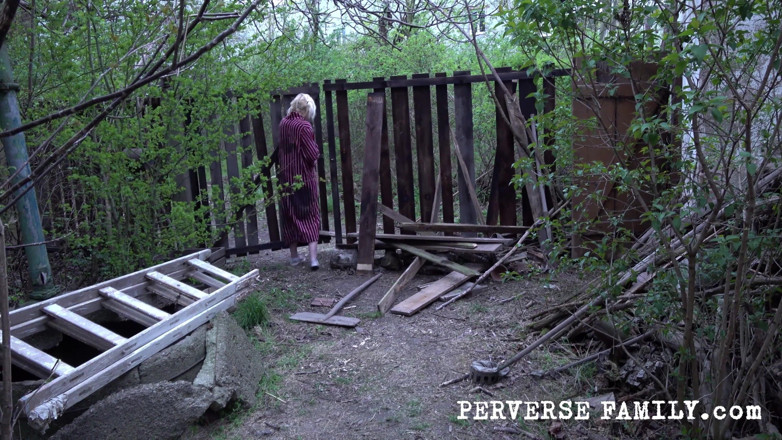 Perverse Family: Perverse Family 13 (season 2): Chutná Hostina